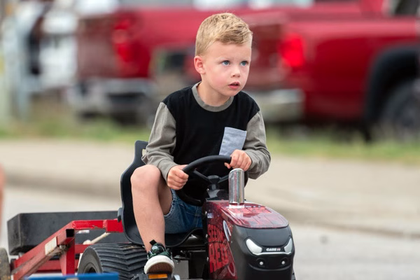 Kiddy Tractor Pull at Dale Fall Fest